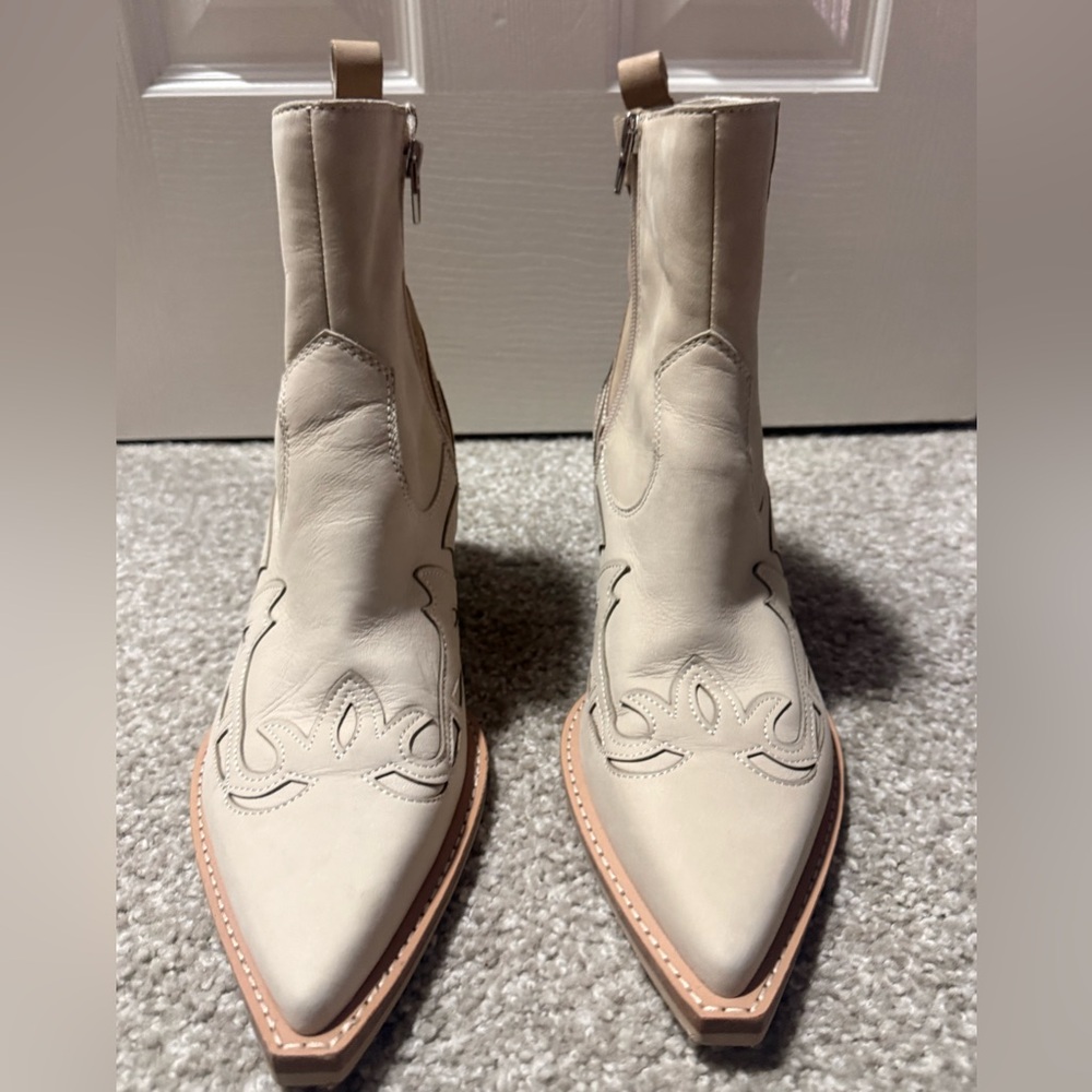 Cream Leather Western Ankle Boots Pointed Toe Size 9.5
